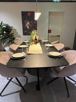 Eetkamertafel