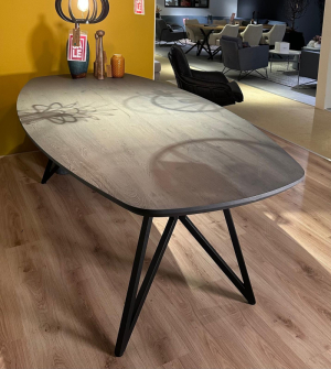 Brute Victor eetkamertafel