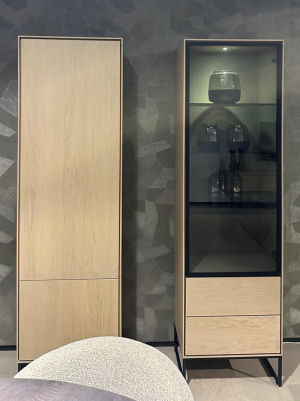 Hoge kast 2 lade + vitrine
